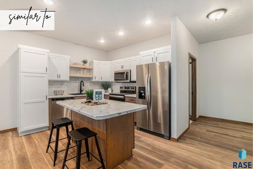 8019 E 44th St Street, Sioux Falls, SD, 57110 | Card Image