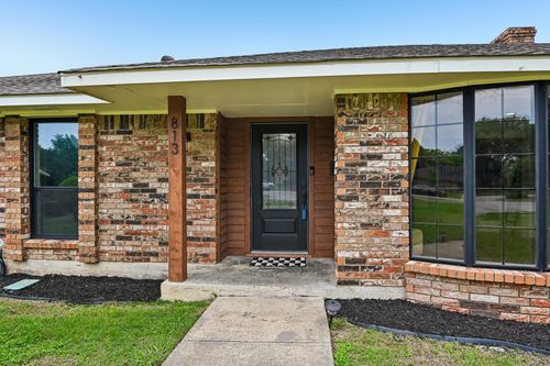 813 Oakbluff Dr, Lancaster, TX, 75146-1430 | Card Image