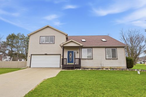 1223 Lori Ln, Fenton, MI, 48430-3402 | Card Image