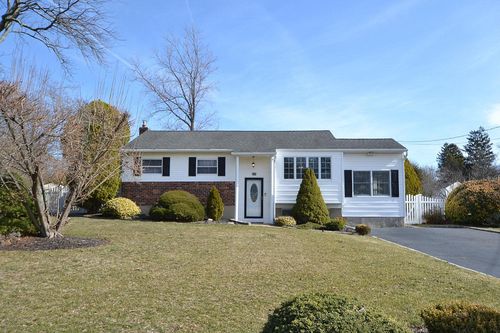10 Newbrook Ln, East Northport, NY, 11731-5232 | Card Image