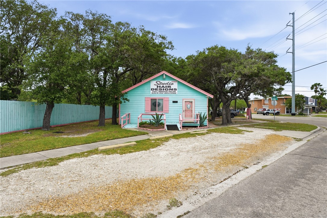 217 W Nelson Ave, Aransas Pass, TX 78336