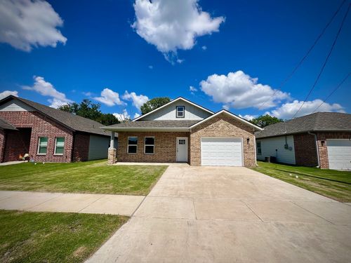 813 Sayle St, Greenville, TX, 75401 | Card Image