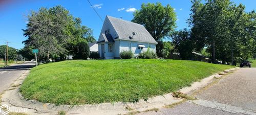 302 K Ave E, Oskaloosa, IA, 52577-1818 | Card Image