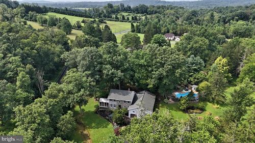2053 Perkiomenville Rd, GREEN LANE, PA, 18054-2243 | Card Image