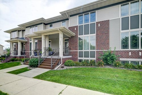 2537 New Town Dr, Sun Prairie, WI, 53590-7090 | Card Image