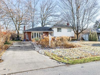 2052 Saxon Rd, House other with 3 bedrooms, 2 bathrooms and 3 parking in Oakville ON | Image 1