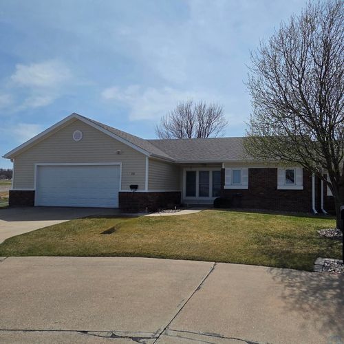 15 Park Village Ct, Le Mars, IA, 51031-3756 | Card Image