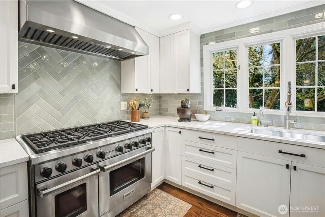 8150 Evergreen Ln, House other with 5 bedrooms, 4 bathrooms and 3 parking in Mercer Island WA | Image 12