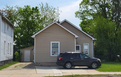 72 Northbound Gratiot Ave, Mount Clemens, MI, 48043-2310 | Card Image