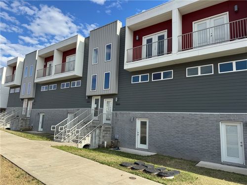 1520 S Razorback Rd, Fayetteville, AR, 72701-6281 | Card Image