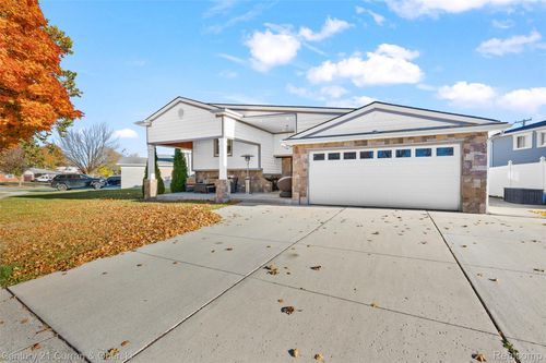 1310 Plainfield St, Dearborn Heights, MI, 48127-3320 | Card Image