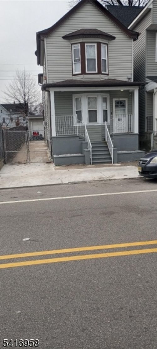 526 14th Ave, Paterson, NJ, 07504-2204 | Card Image