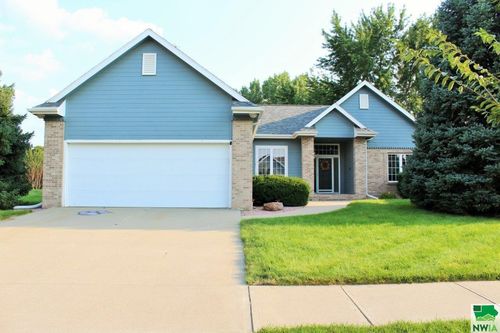 102 Levee Trl, Dakota Dunes, SD, 57049-5232 | Card Image