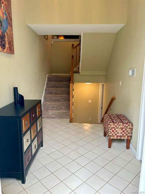 3c-173 Isis Dr, Newburgh, NY, 12550-2590 | Card Image