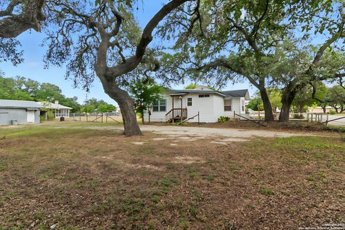 1221 Mesquite St, Blanco, TX, 78606-5220 | Card Image
