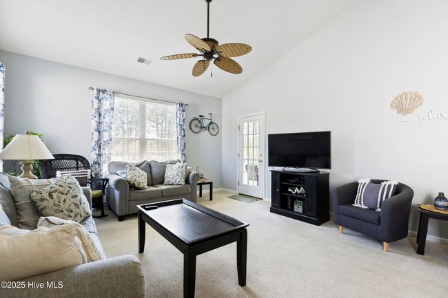 Living room - open and bright | Image 16