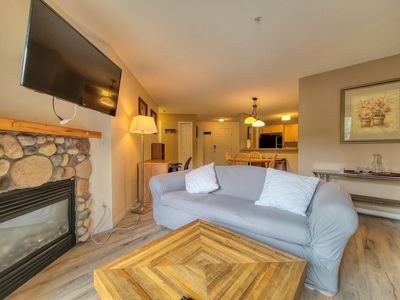 207 - 4875 Radium Blvd, Condo with 2 bedrooms, 2 bathrooms and null parking in Radium Hot Springs BC | Image 1