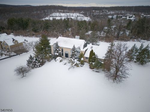 9 Charles Ct, Annandale, NJ, 08801-2027 | Card Image