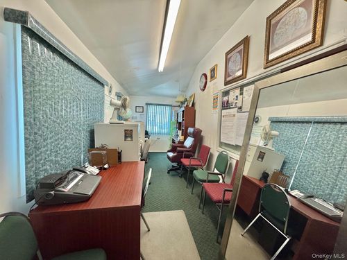 622 Broadway, Amityville, NY, 11701-2124 | Card Image