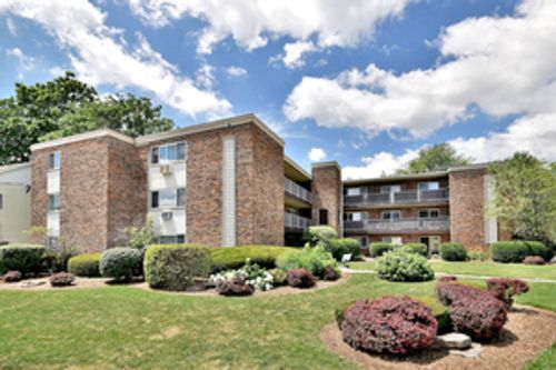 2e-600 S York St, Elmhurst, IL, 60126-4450 | Card Image