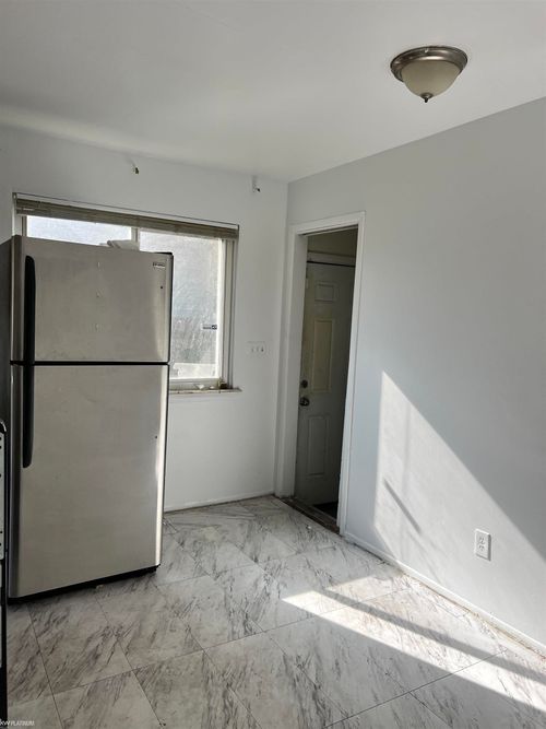 6235 Ashton Ave, Detroit, MI, 48228-3835 | Card Image