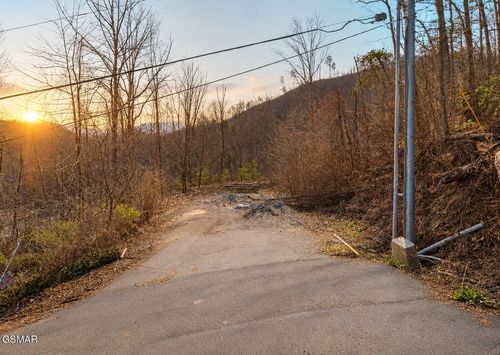 473 Winfield Heights Road, Gatlinburg, TN, 37738 | Card Image