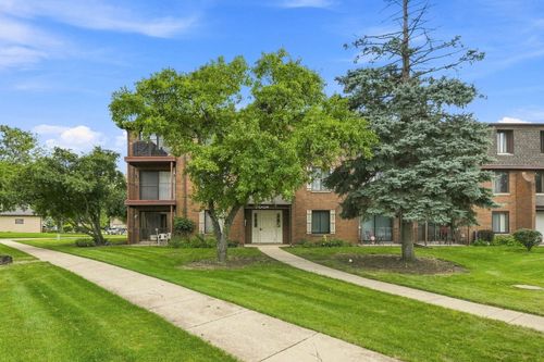 5-700 N Briar Hill Ln, Addison, IL, 60101-2242 | Card Image