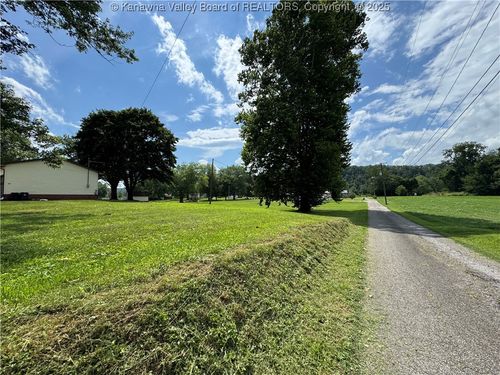 83 Barber Shop Ln, Buffalo, WV, 25033-9552 | Card Image