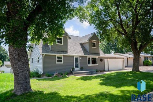 120 S Needles Dr, Brandon, SD, 57005-1638 | Card Image