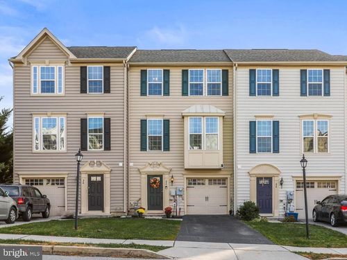 26 S Center St, HANOVER, PA, 17331-3420 | Card Image