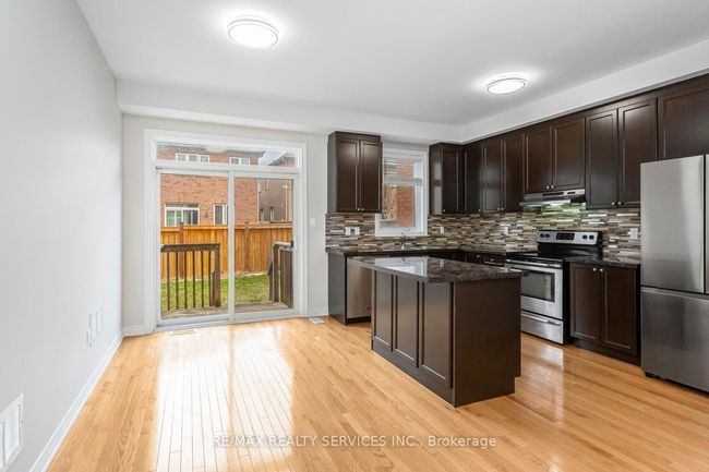7 Mclaughlin Ave, House attached with 3 bedrooms, 3 bathrooms and 2 parking in Milton ON | Image 8