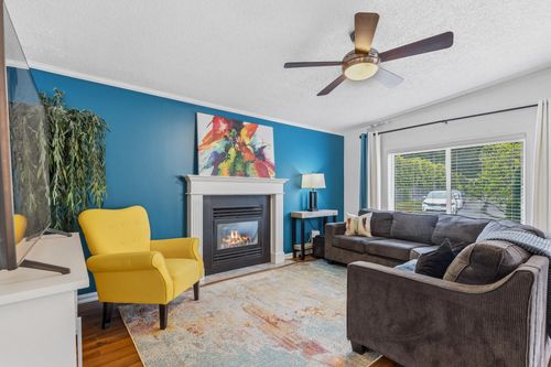 11-44565 Monte Vista Dr, Chilliwack, BC, V2R5Y4 | Card Image