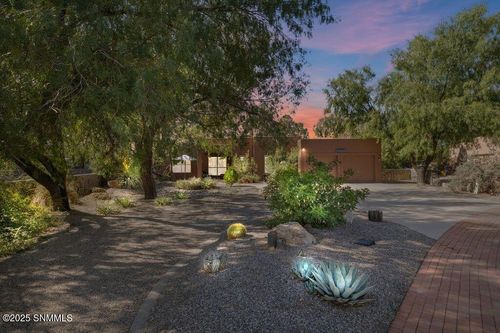 2862 Erminda St, Las Cruces, NM, 88005-3880 | Card Image