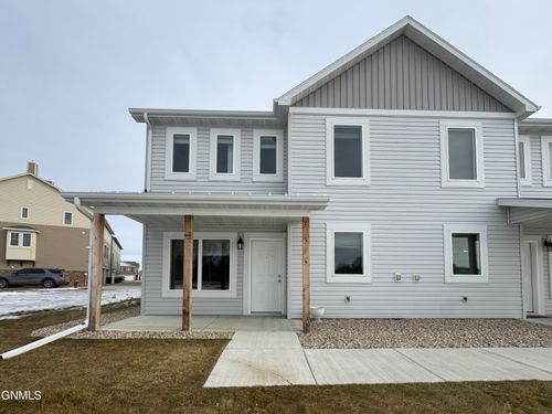 3304 Kenner Loop, Bismarck, ND, 58504-7336 | Card Image