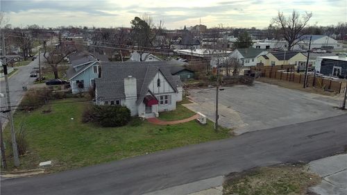 121 N 7th St, Rogers, AR, 72756-3742 | Card Image