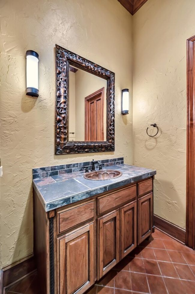 565 Lost Hunters Cyn, House other with 5 bedrooms, 5 bathrooms and 3 parking in China Spring TX | Image 31