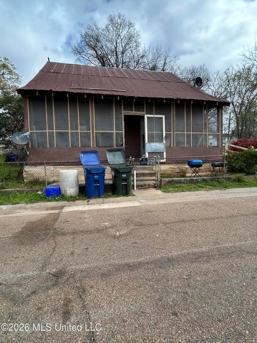 739 Smith St, Natchez, MS, 39120-2847 | Card Image