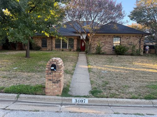 3407 Ruidoso Dr, Arlington, TX, 76017-2403 | Card Image