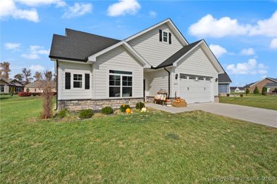 2079 Prestwick Place, Home with 3 bedrooms, 2 bathrooms and null parking in Henryville IN | Image 2