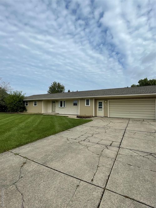 20875 S Miles St, Clinton Twp, MI, 48036-1951 | Card Image