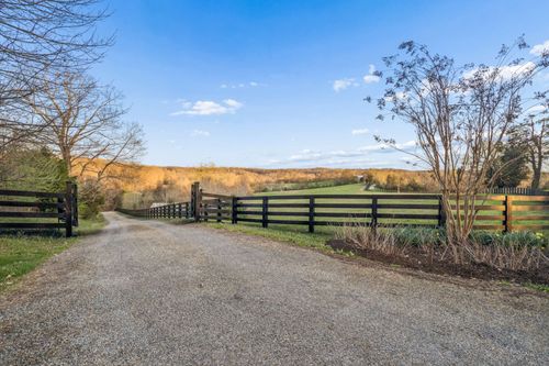697 Johnson Branch Rd, Williamsport, TN, 38487-2817 | Card Image