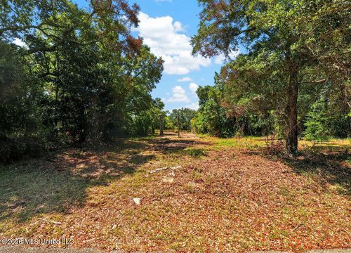 9229 Seacliff Blvd, Ocean Springs, MS, 39564-9532 | Card Image