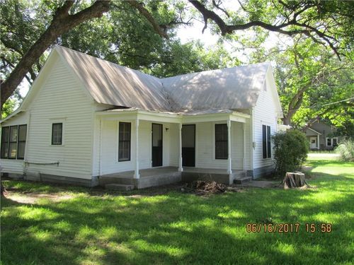 131 N 2nd St, Walnut Springs, TX, 76690-4711 | Card Image