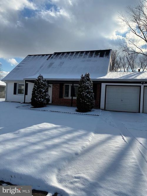 83 Glenview Ln, Willingboro, NJ, 08046-3213 | Card Image