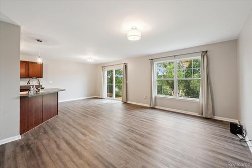 10113 Ridge Run St, Howell, MI, 48855-6324 | Card Image