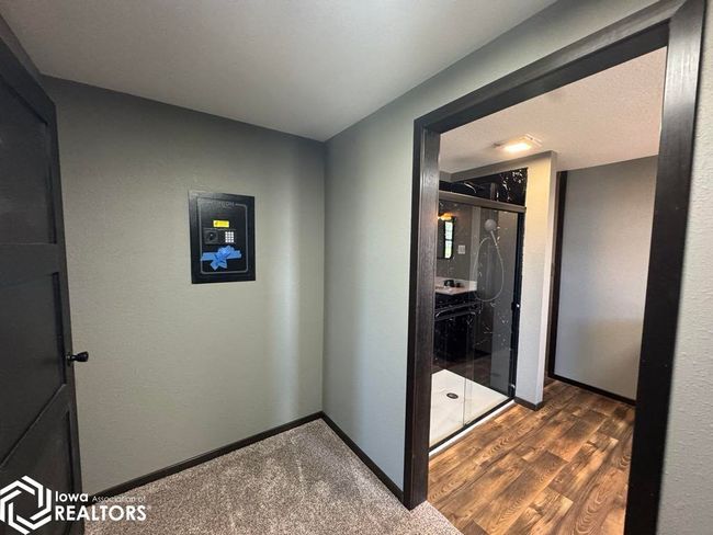 19229 Highway 5, Home with 4 bedrooms, 2 bathrooms and 2 parking in Centerville IA | Image 45