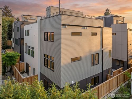 1412 A N 47th Street, Seattle, WA, 98103 | Card Image