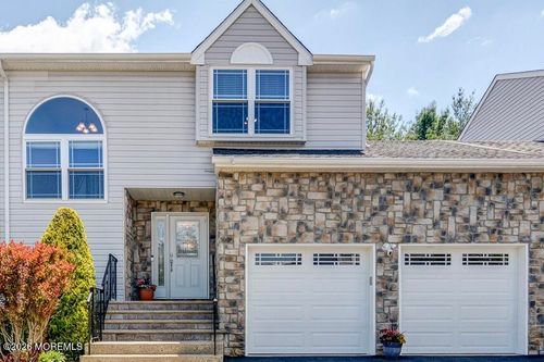 33 Barn Swallow Blvd, Marlboro, NJ, 07746-2523 | Card Image