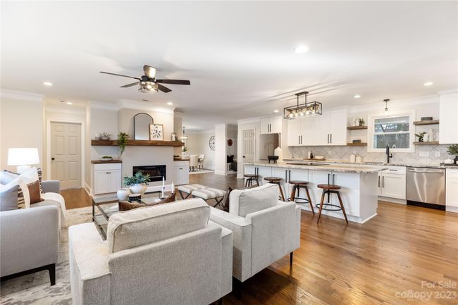 Family Room | Image 4