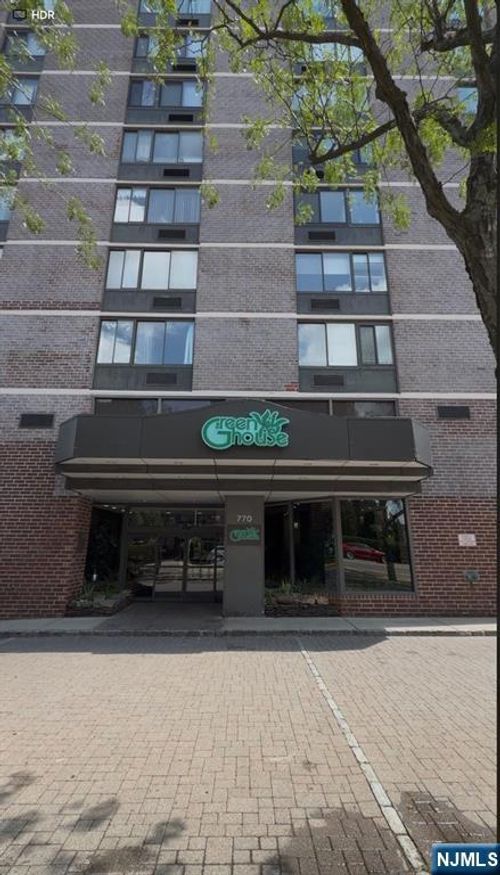 770 Anderson Ave, Cliffside Park, NJ, 07010-2177 | Card Image